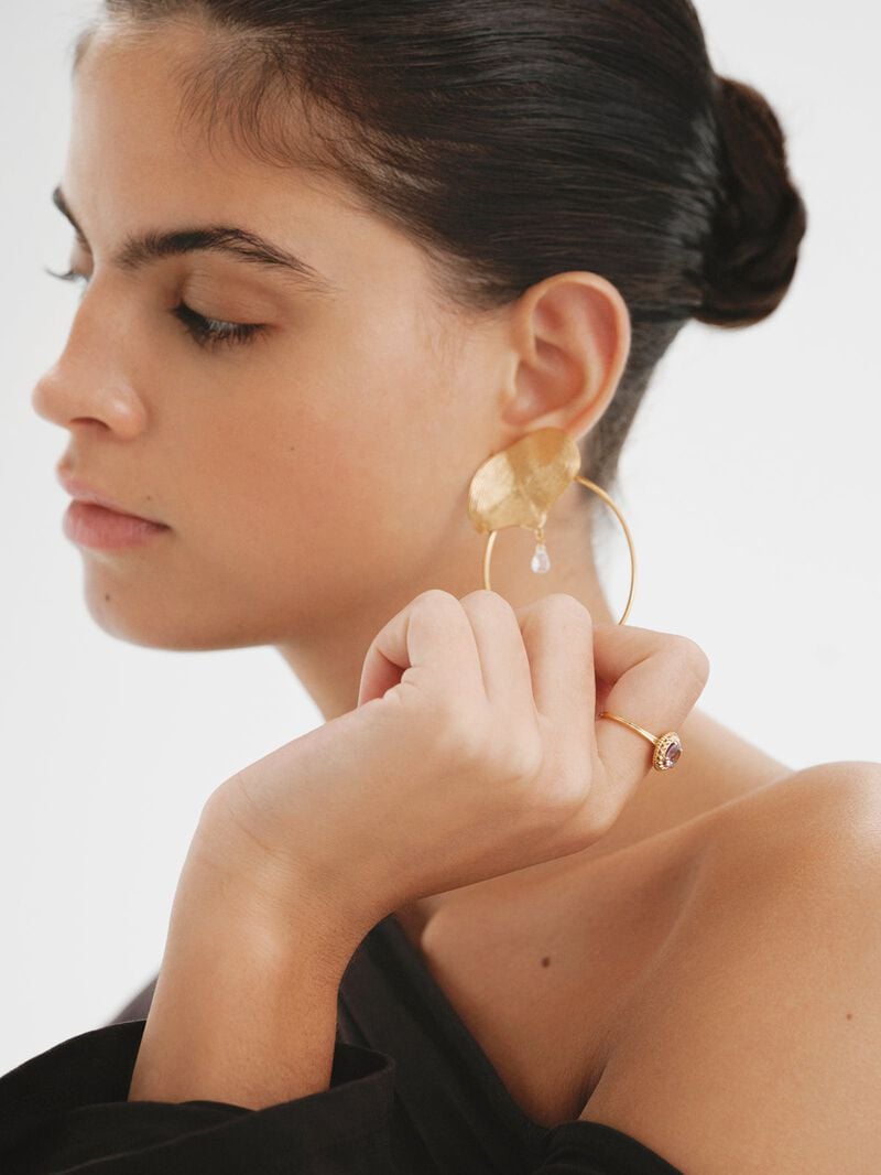 Large hoop earrings made of 925 silver, bathed in 18K yellow gold with embossing and white topaz. image number 3