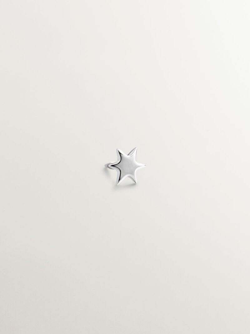 18K white gold piercing in a star shape. image number 2
