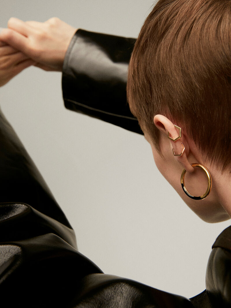 Individual 9K yellow gold hoop earring with hexagonal shape. image number 4