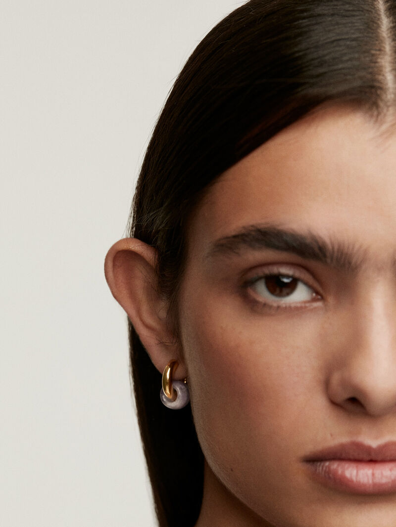 Medium-sized 925 silver hoop earrings bathed in 18K yellow gold with pink amethyst image number 1