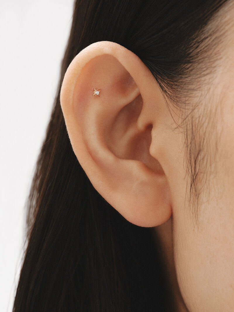 18K yellow gold single piercing with white diamond image number 1