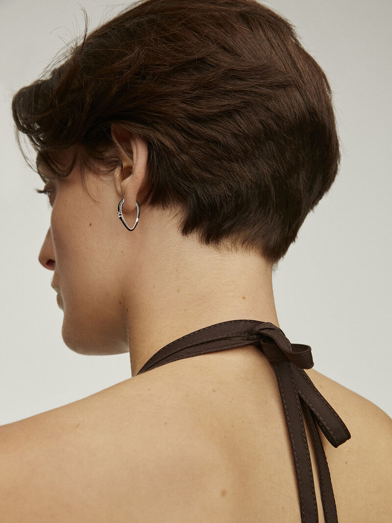 Individual 18K white gold earring with black enamel and diamonds. image number 3