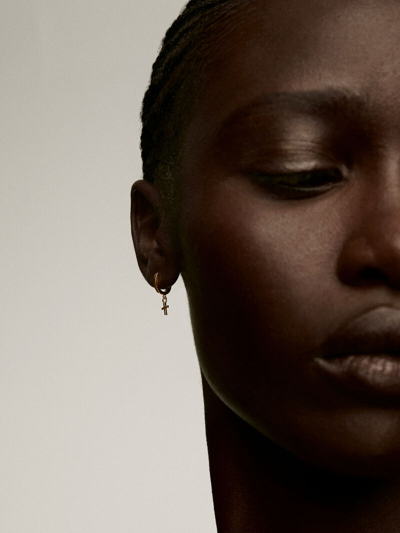 Small hoop earrings made of 925 silver, bathed in 18K yellow gold, with a cross. image number 2