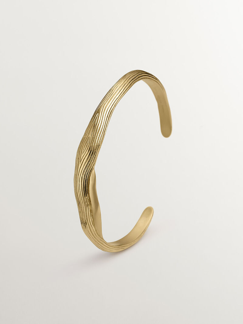 Anillo de plata 925 bañada en oro amarillo de 18K con relieve y forma irregular image number 2