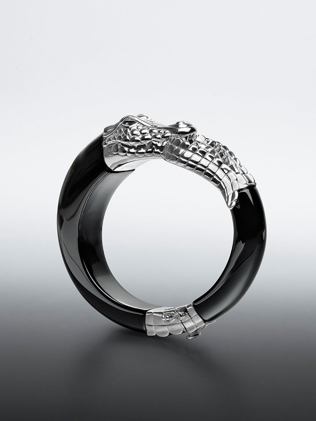 925 silver rigid bracelet and black crocodile -shaped 925 silver rigid bracelet and black crocodile -shaped