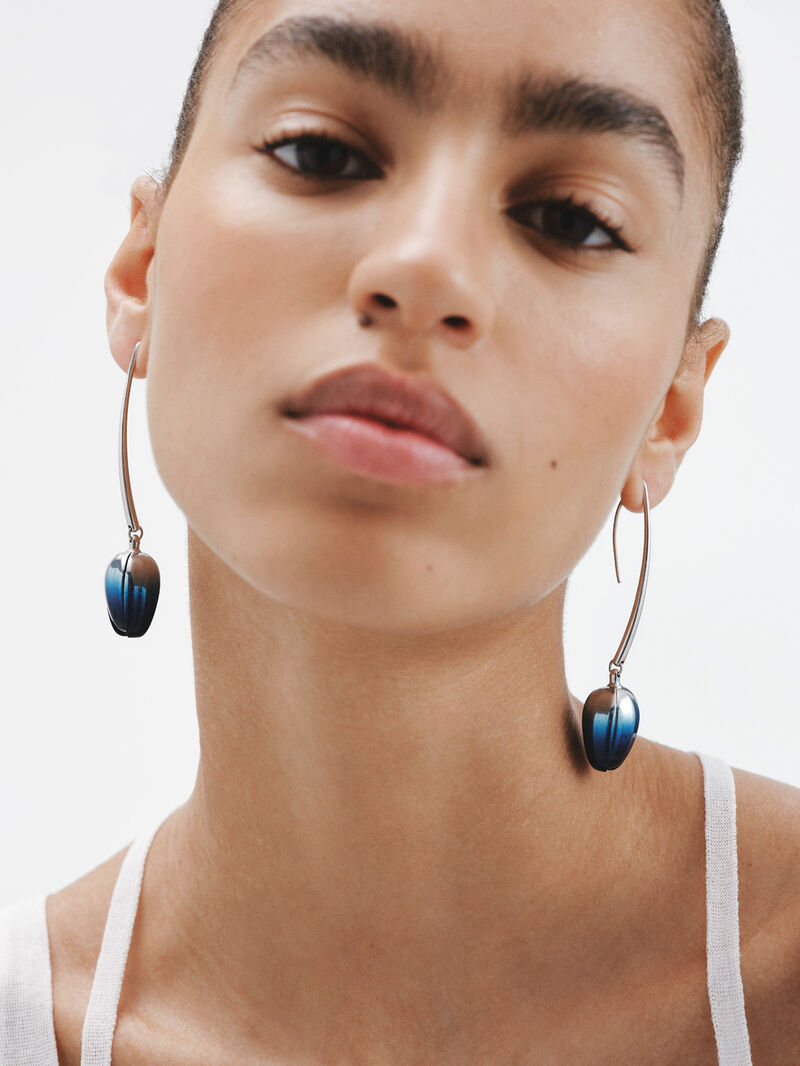 Orchid-shaped 925 silver earrings with gradient blue enamel and polished effect image number 3