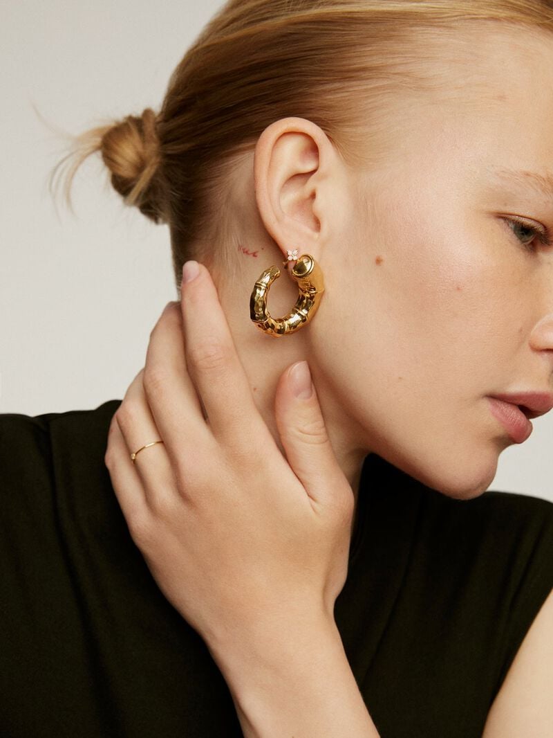 Individual small hoop earring made of 9K yellow gold with a diamond cross image number 4