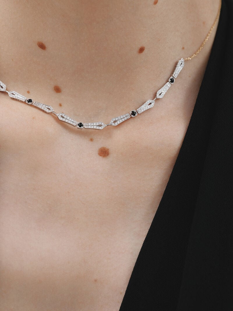 18K white gold pendant with black onyx and brilliant cut diamonds image number 1
