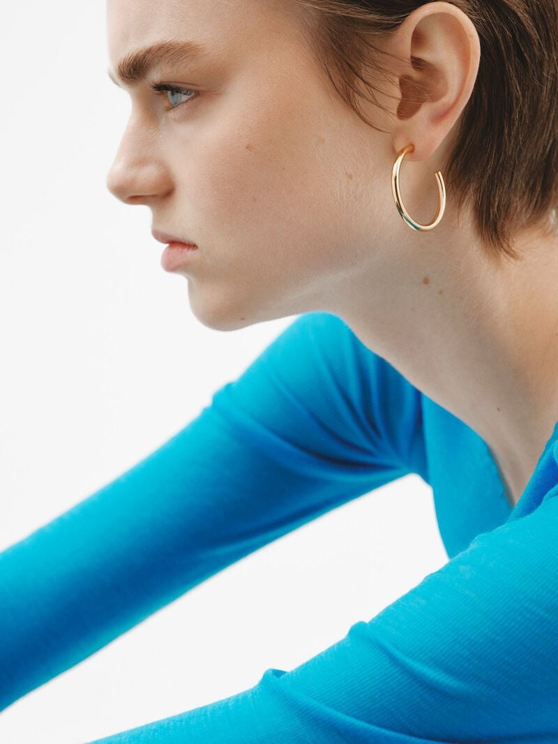 Large hoop earrings made of 925 silver, coated in 18K yellow gold. image number 3