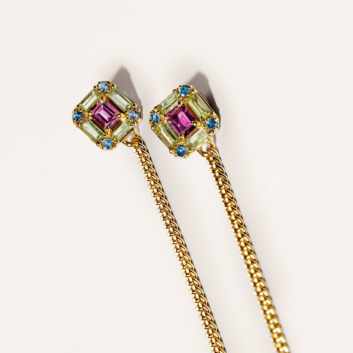Boucles d’oreilles pendantes à chaîne en argent plaqué en or jaune 18 K avec des pierres multicolores, J04925-02-RO-PE-LB, mainproduct