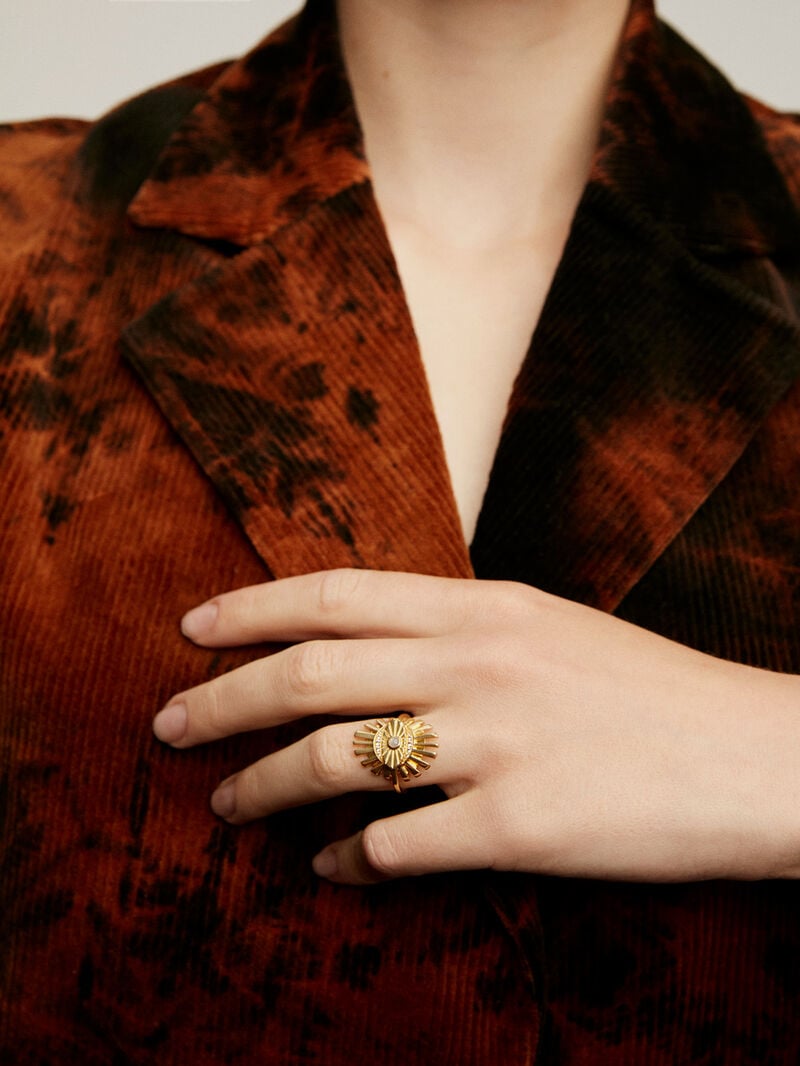 926 Silver ring bathed in 18K yellow gold with eye, topaz, and moonstone. image number 3