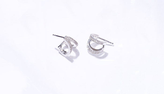 Soin des bijoux en argent avec des pierres précieuses