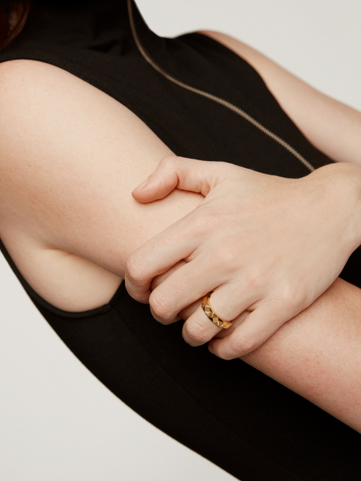 925 silver ring bathed in 18k yellow gold with geometric finish