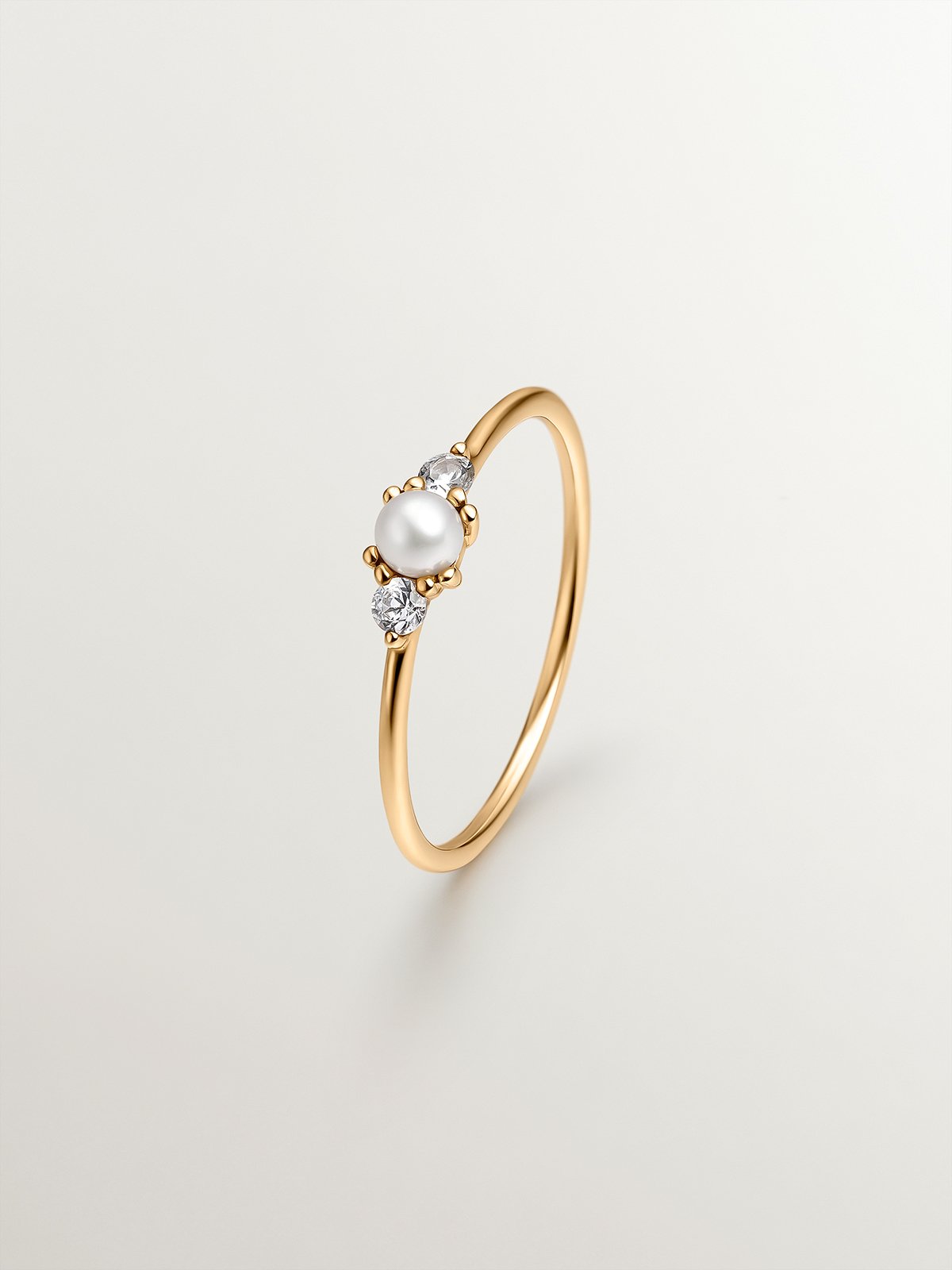 9K Yellow Gold Ring with Central Pearl and White Sapphires
