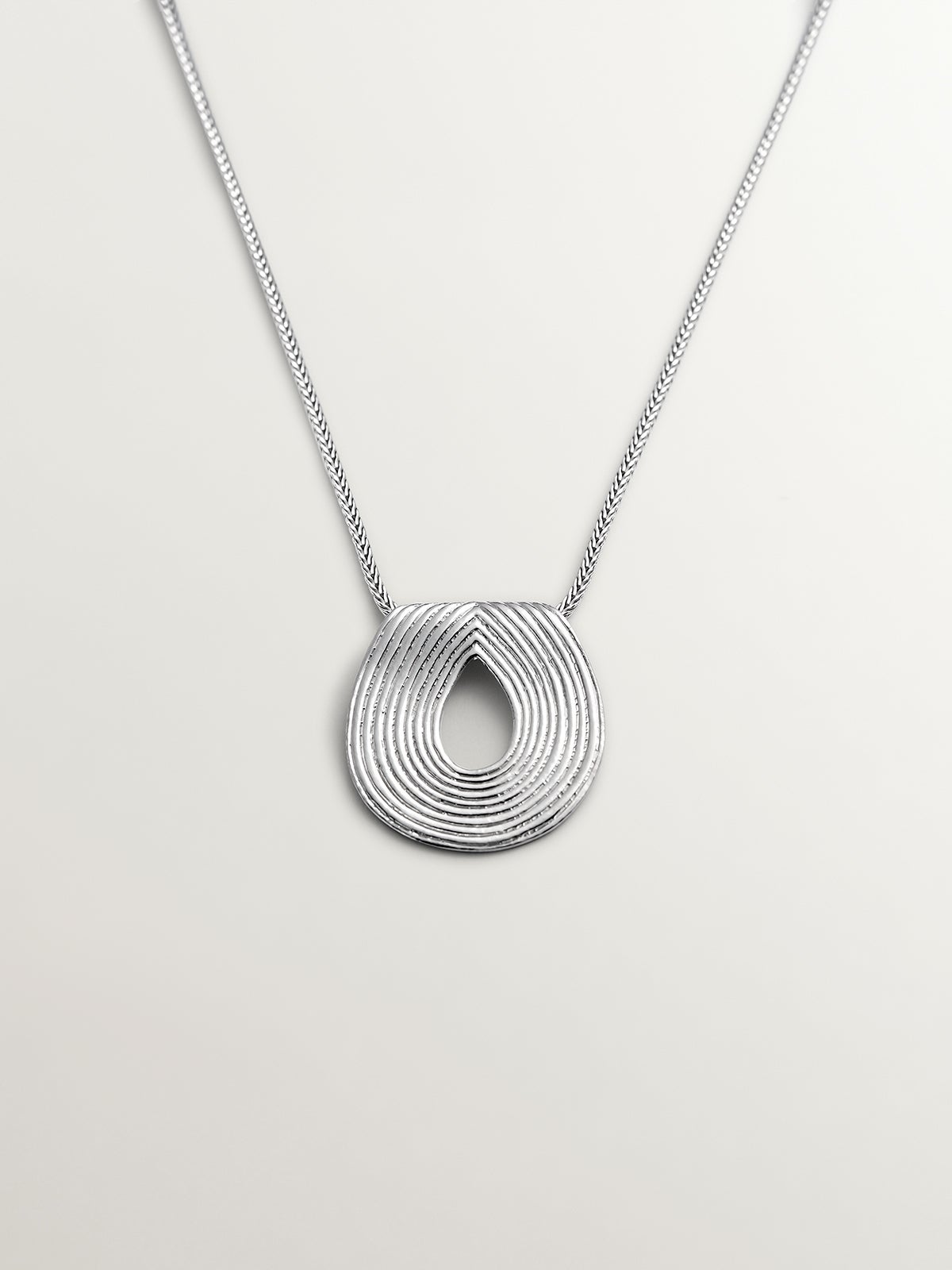 Pendentif ovale en argent 925 avec relief