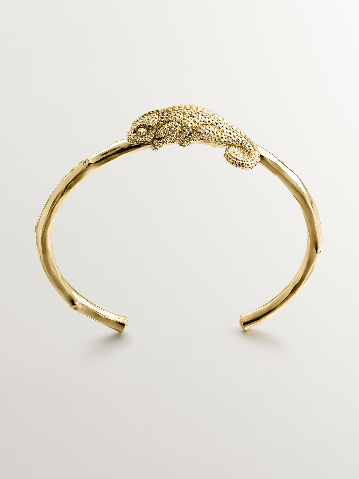 Bracelet en argent rigide 925 Bañada en or jaune 18K avec bambou et texture caméléon