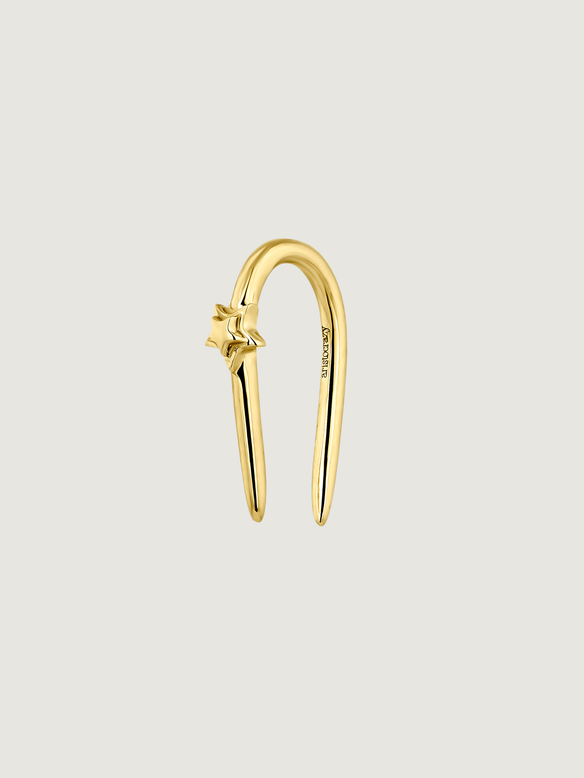Individual open 9K yellow gold earring with star