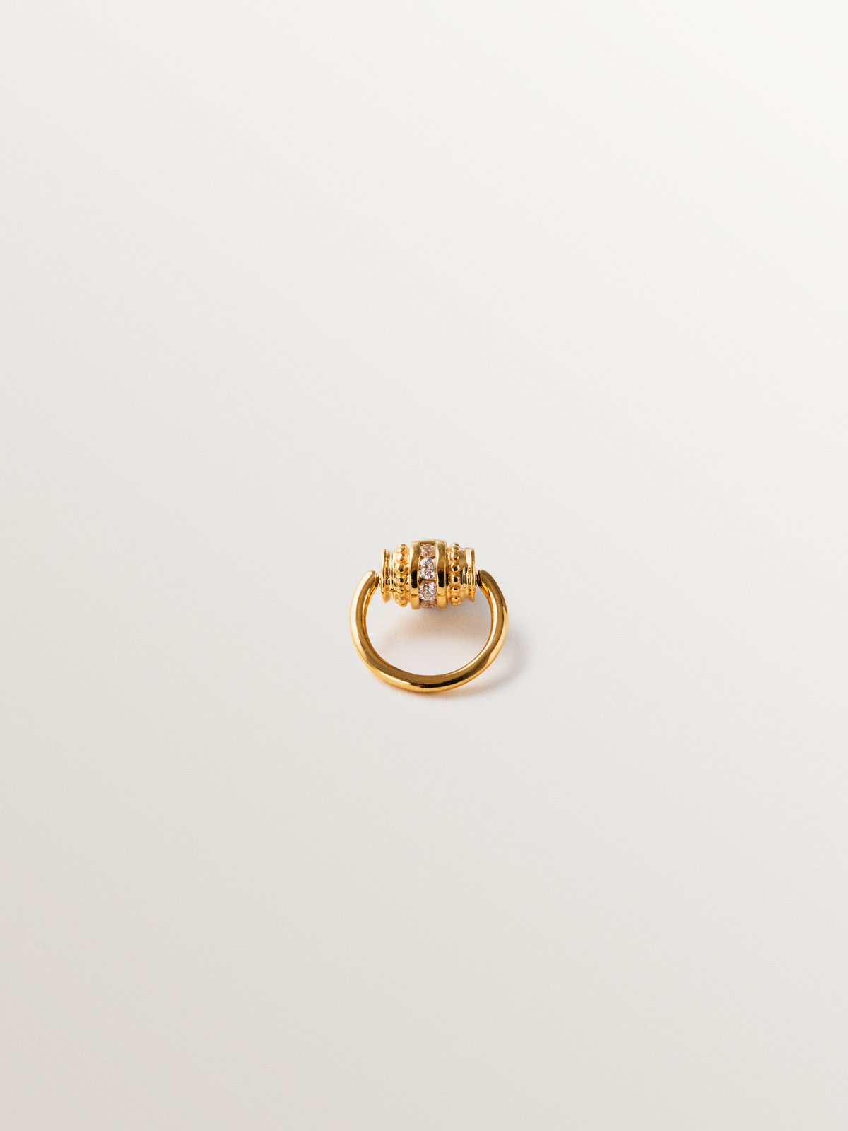 18K yellow gold single hoop piercing with pavé diamonds