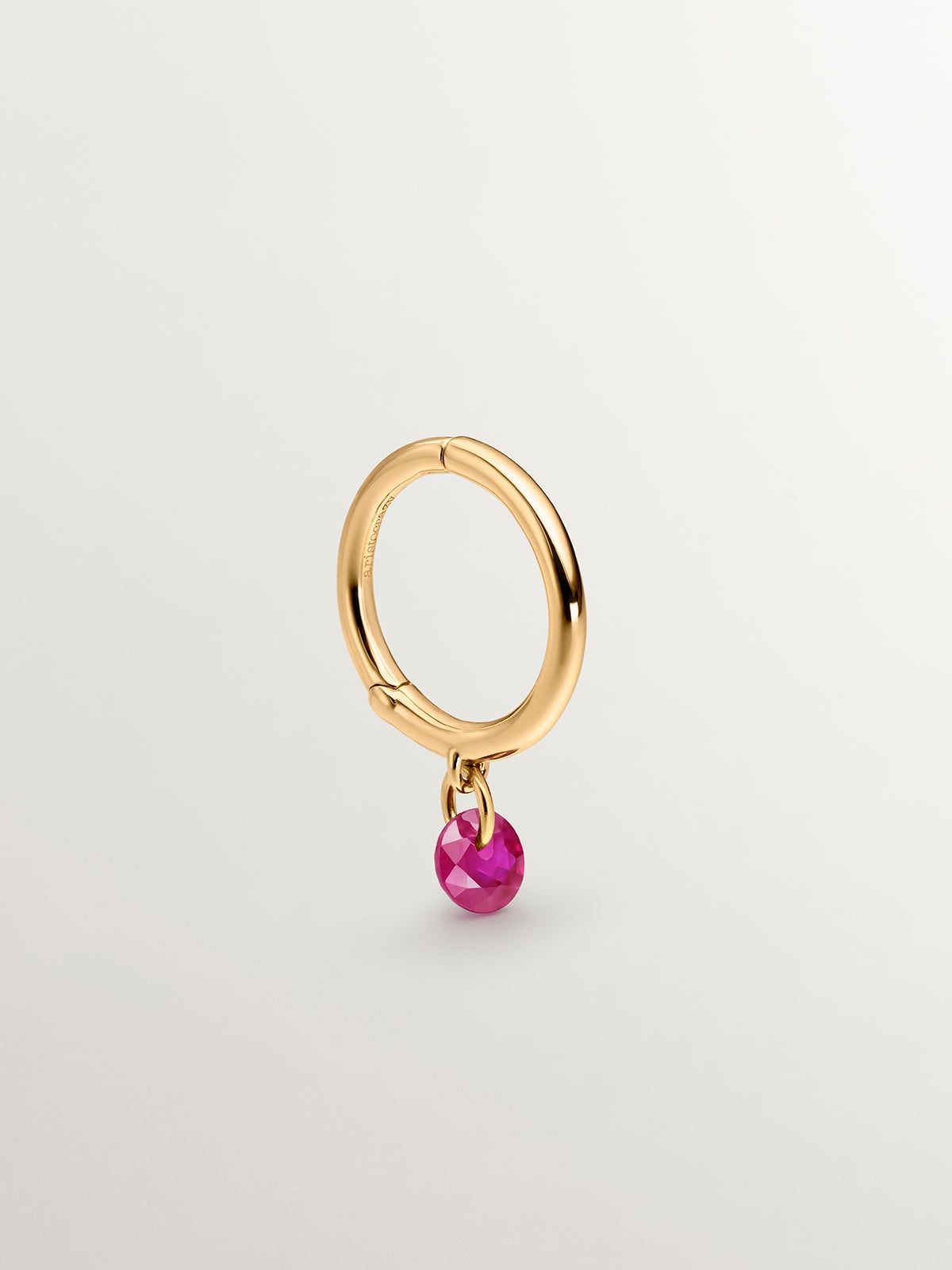 Individual 18K yellow gold hoop earring with ruby.