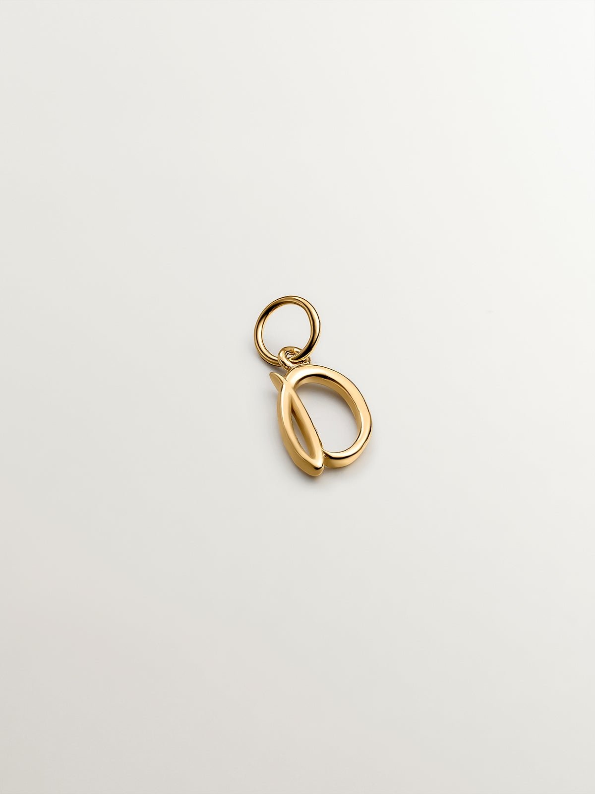 Charm de plata 925 bañada en oro amarillo de 18K con inicial D