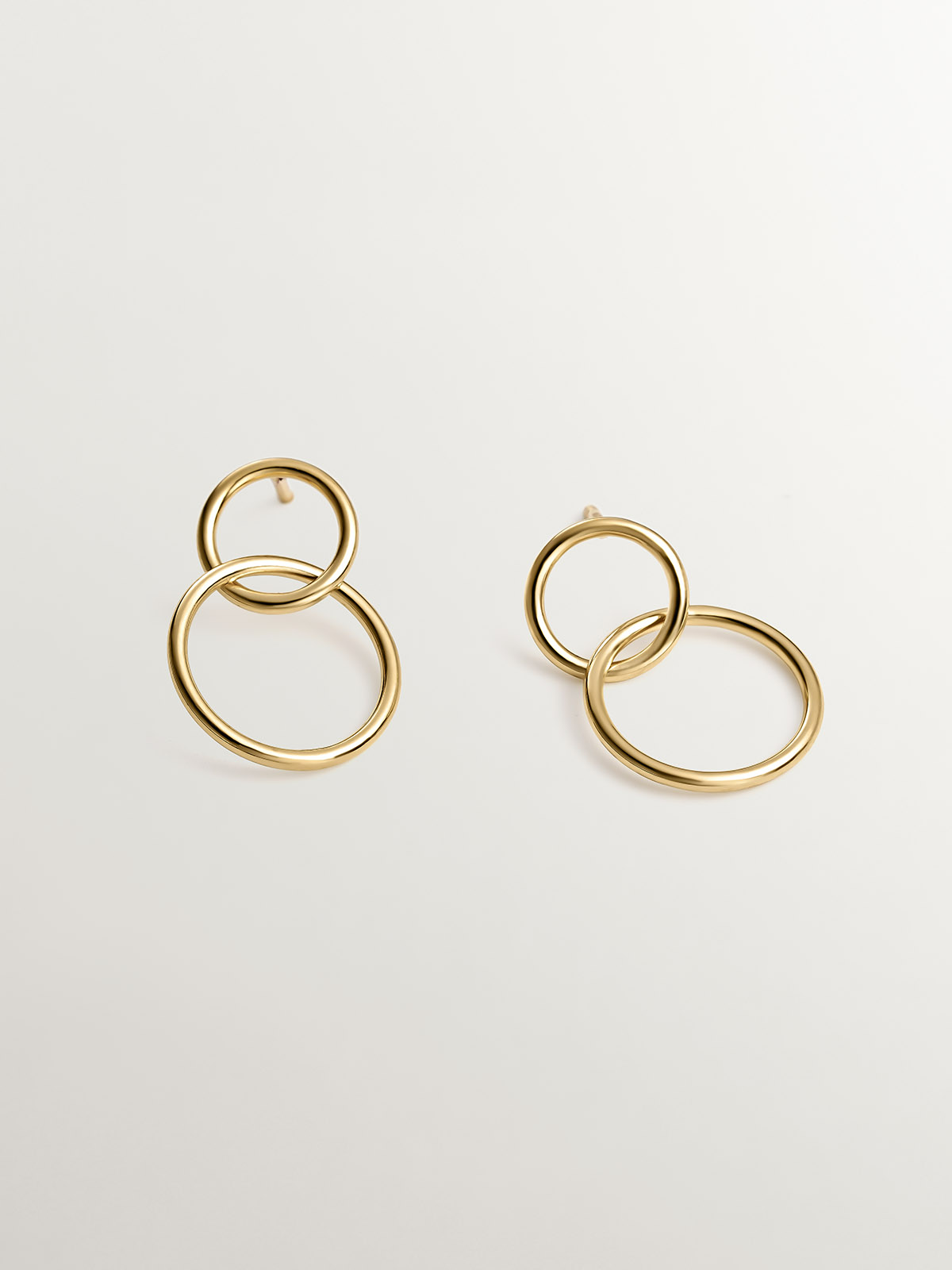 Double hoop earrings made of 925 silver, bathed in 18K yellow gold.