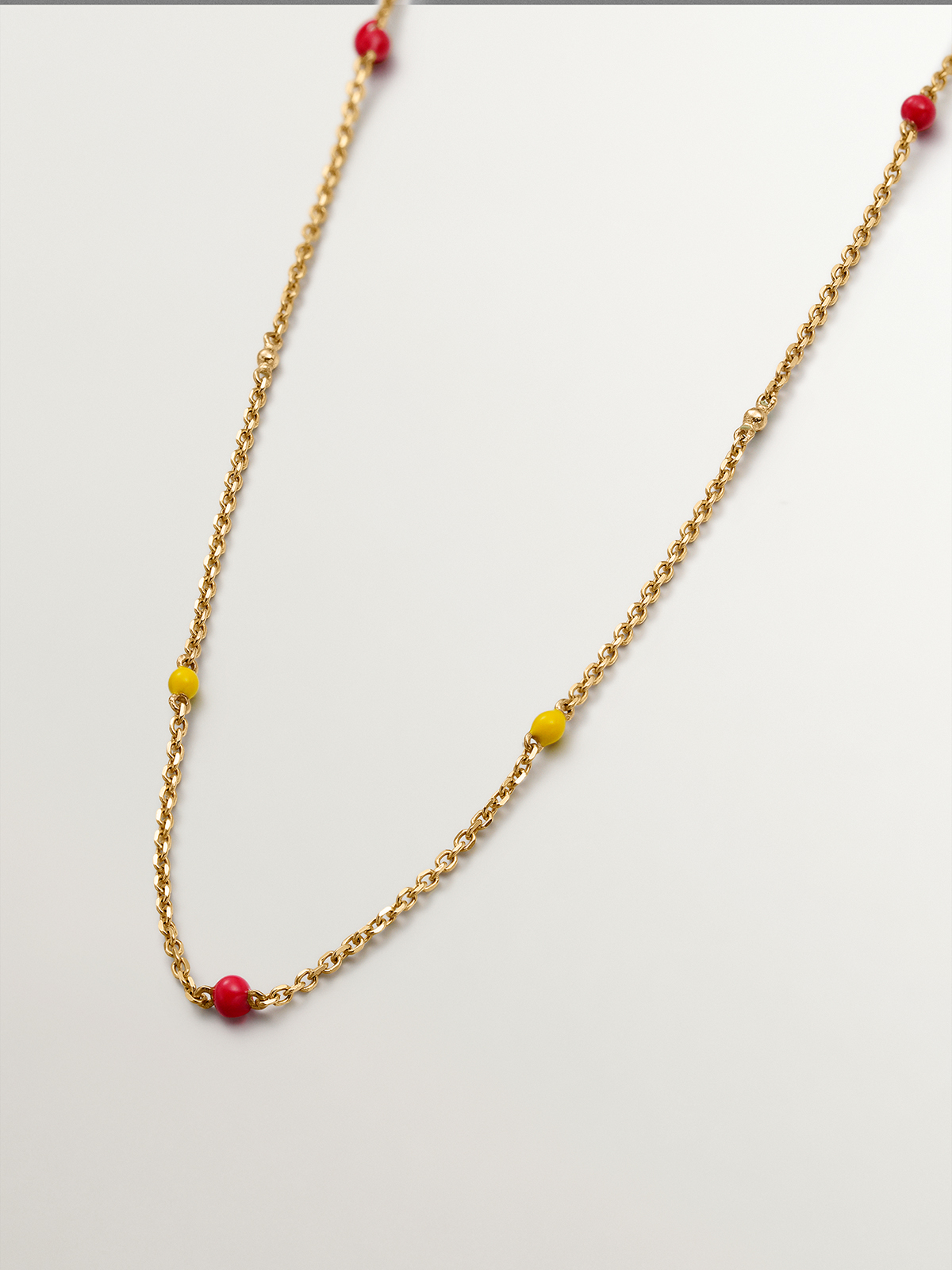 Cadena de eslabones rolo de oro amarillo de 9K con bolitas de esmalte multicolor