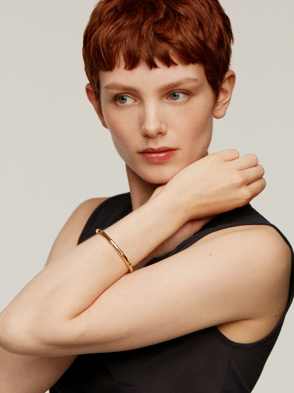 Bangle bracelet made of 925 silver, plated in 18K yellow gold with a bamboo texture.