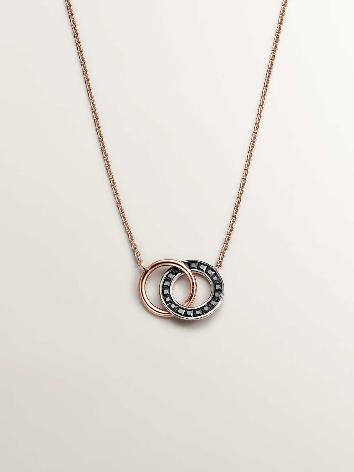 Pendentif en argent 925 plaqué en or rose 18K avec des cercles et des spinelles noirs