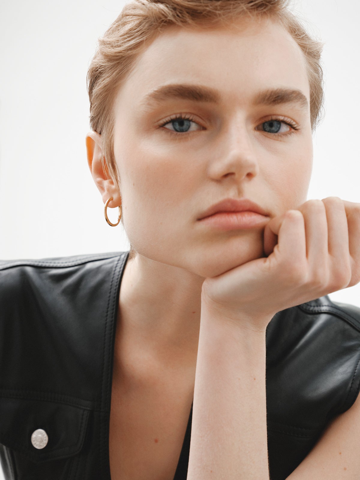 Boucles d'oreilles créoles moyennes en argent 925 plaqué or jaune 18K.