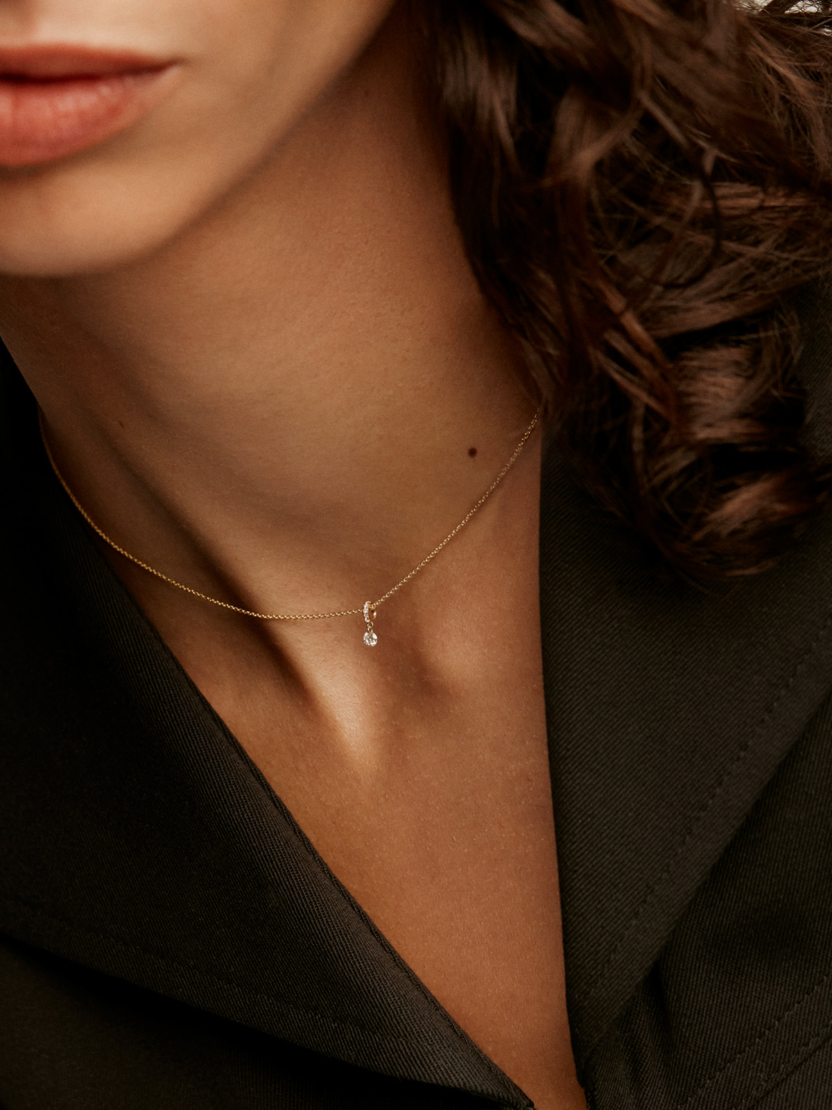 18K yellow gold pendant with 0.098 cts diamonds