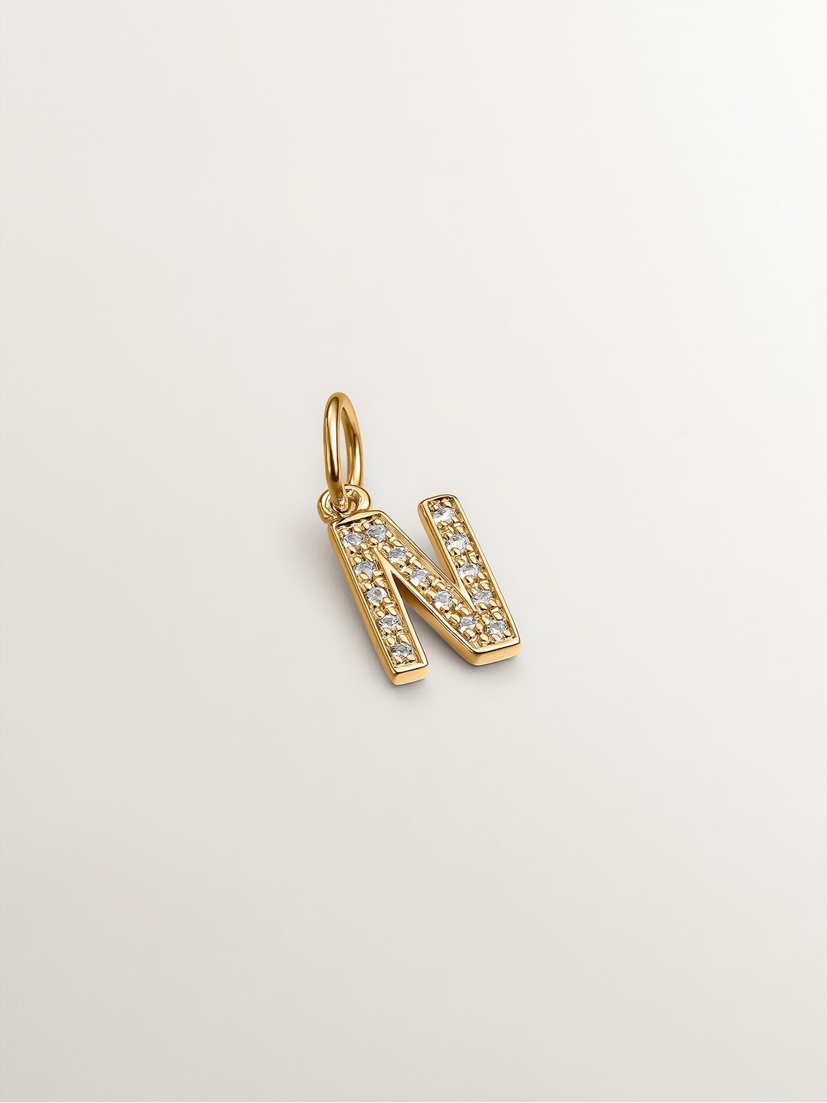 Charm de plata 925 bañada en oro amarillo de 18K y topacios blancos inicial N