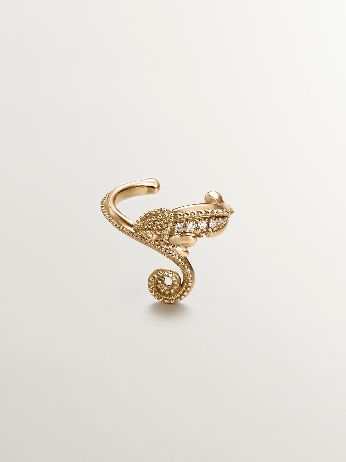 Pendiente earcuff de oro amarillo de 18K con diamante ISI2 con forma de camaleón