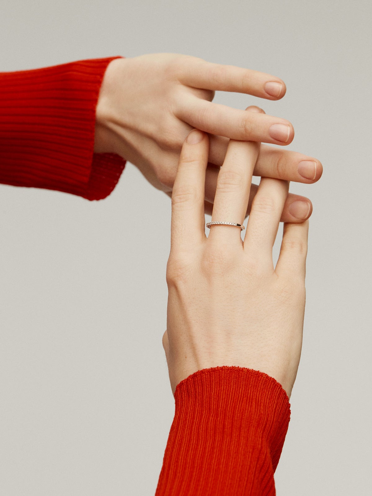18K white gold ring with diamonds