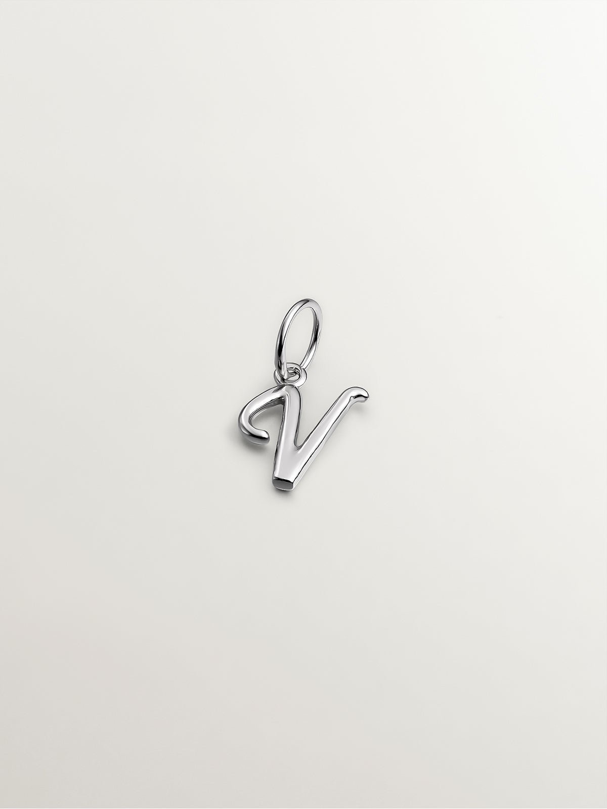 Charm de plata 925 con inicial V