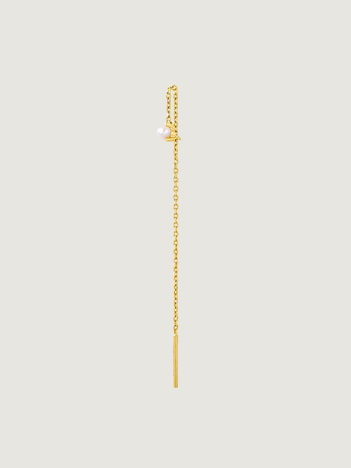Individual long earring made of 9K yellow gold with chain and pearl.