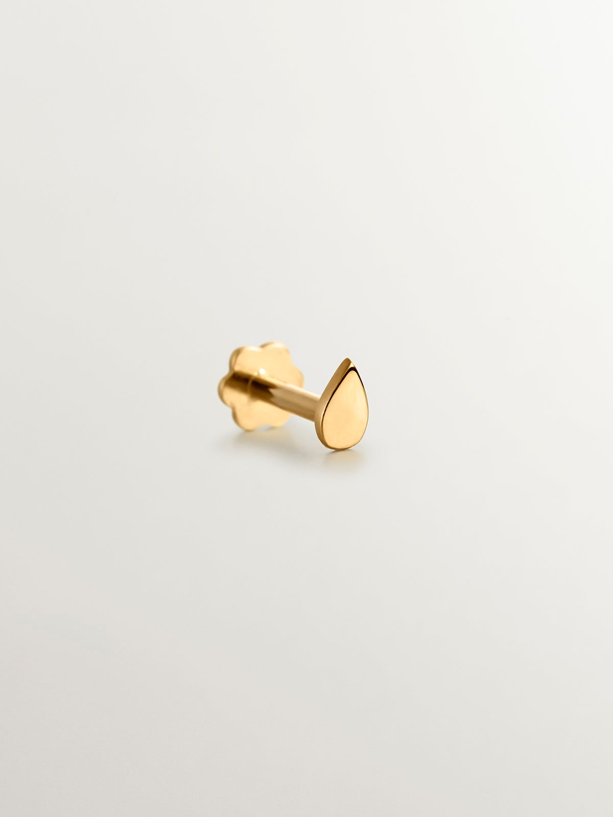 18K yellow gold piercing with a tear-drop shape.