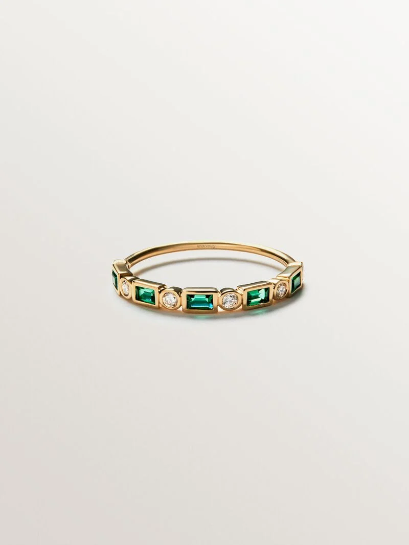 Anillo de oro amarillo de 9K con esmeraldas verdes y diamantes 
