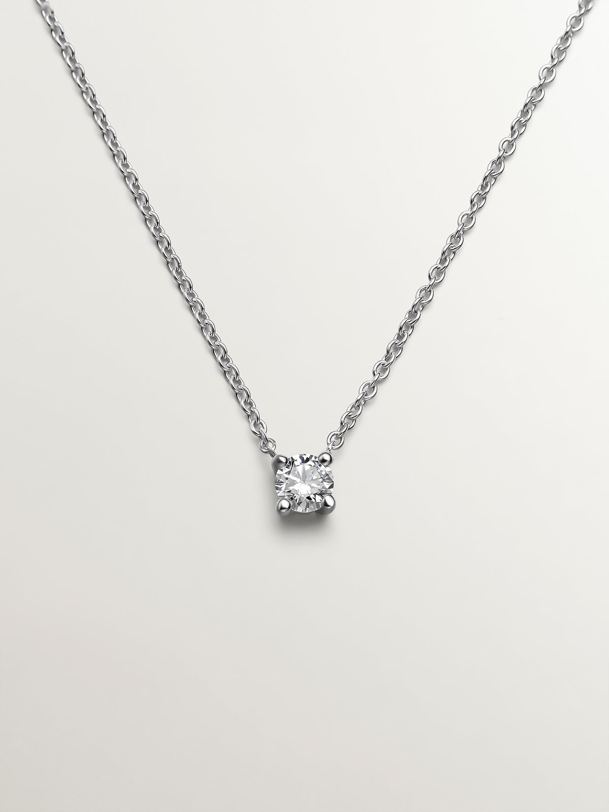 Colgante de oro blanco de 18K con diamante 0,20 cts