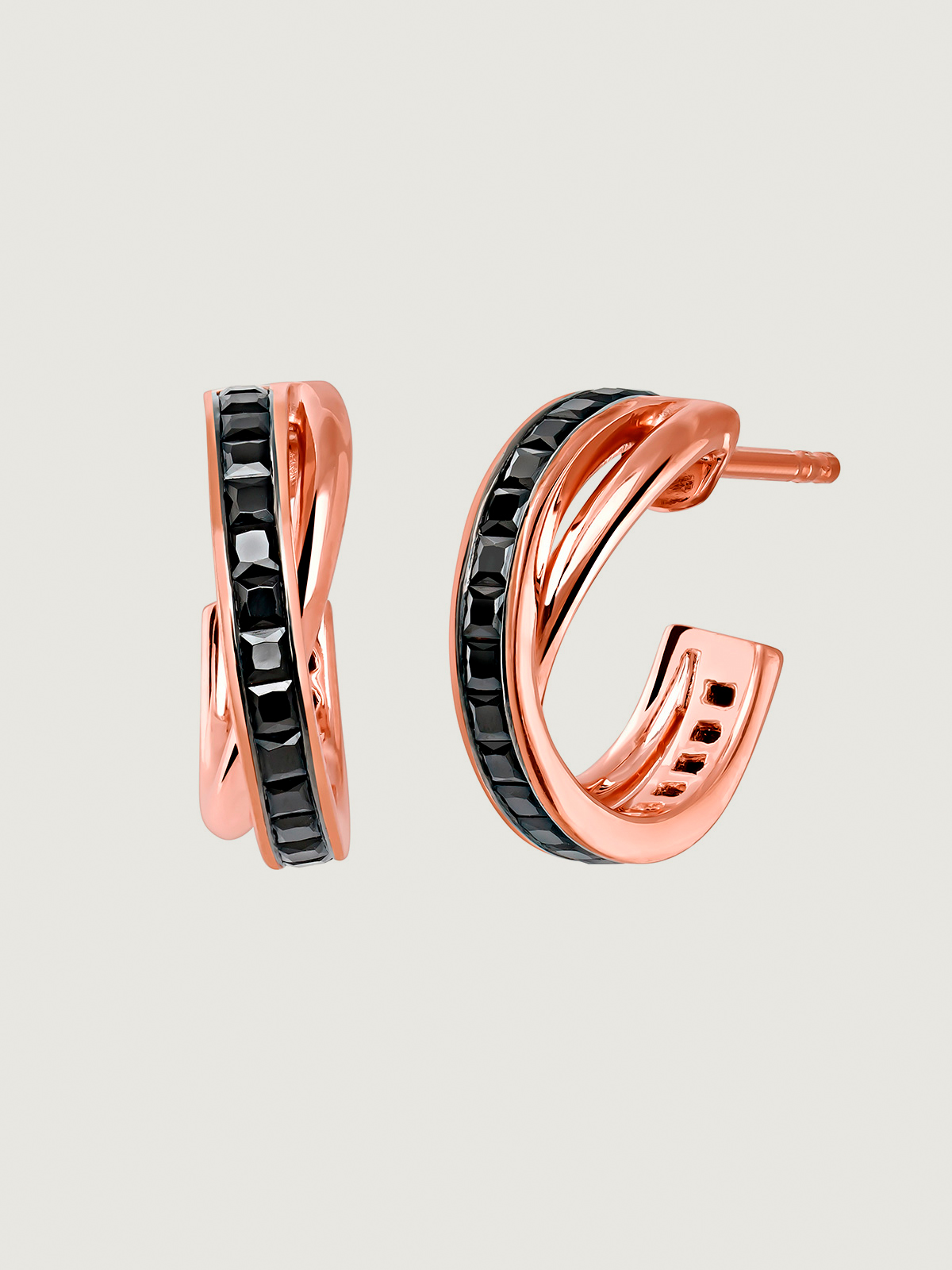 Double hoop earrings made of 925 silver bathed in 18K rose gold with black spinels.