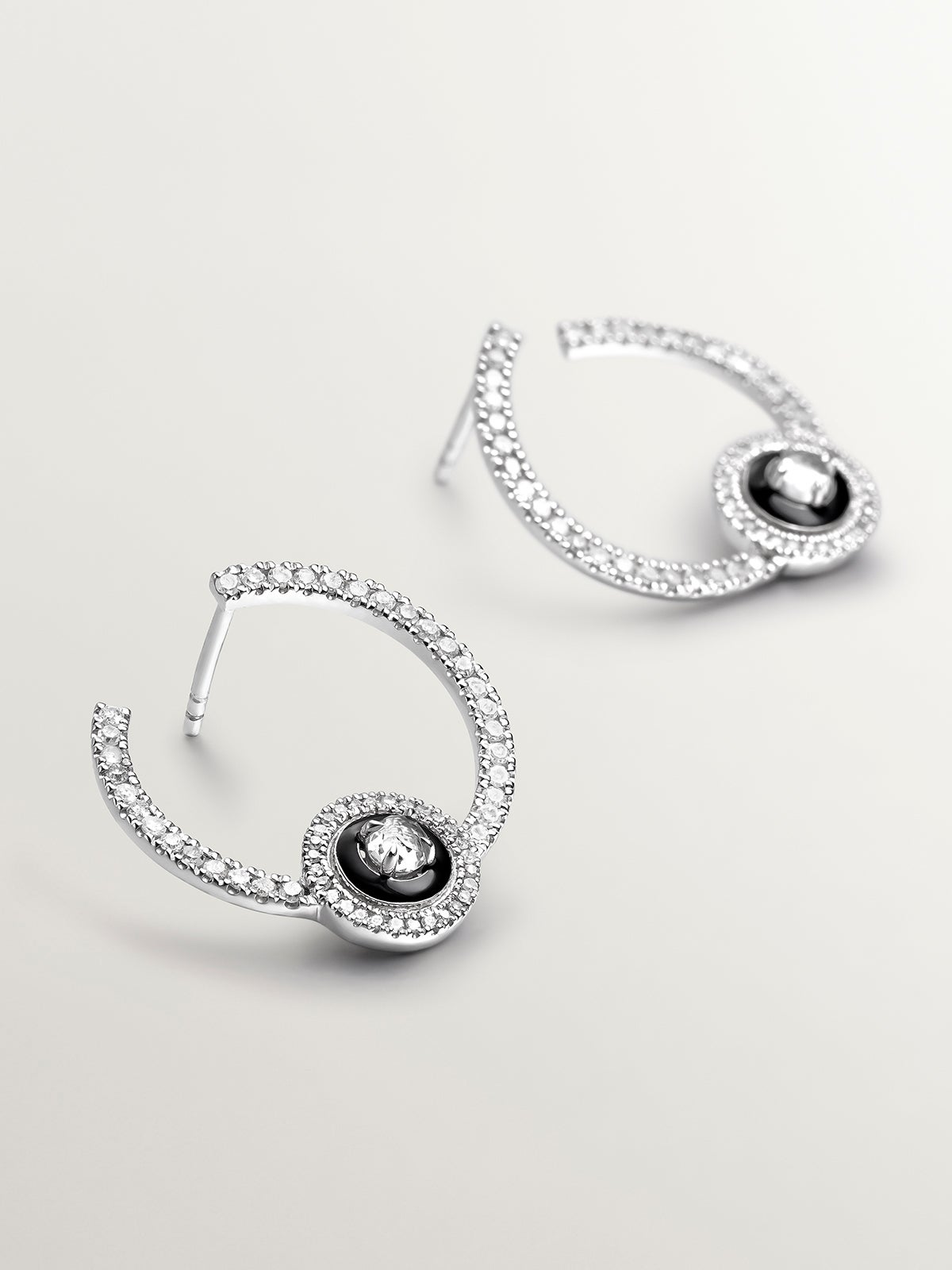 Pendientes de aro de plata 925 con topacio blanco, diamantes blancos y esmalte negro