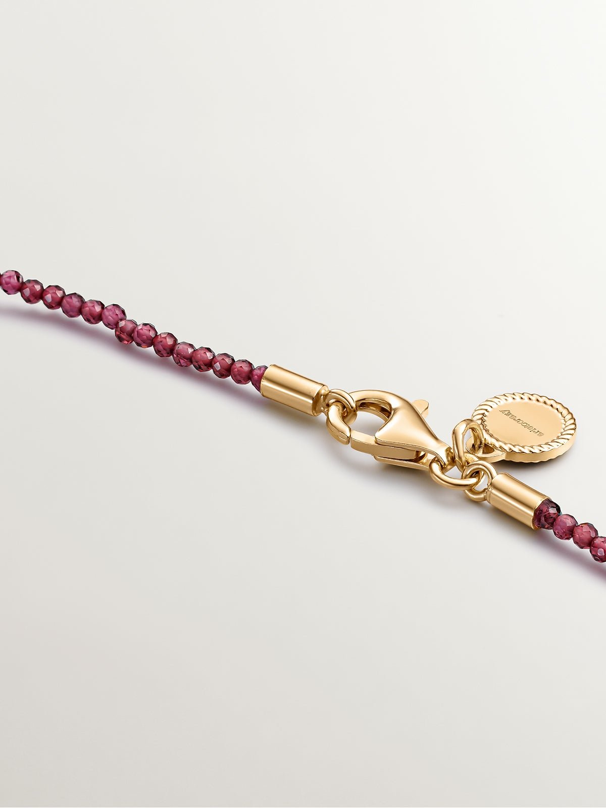 Collar de plata 925 bañada en oro amarillo de 18K con bolitas de rodolitas rosas