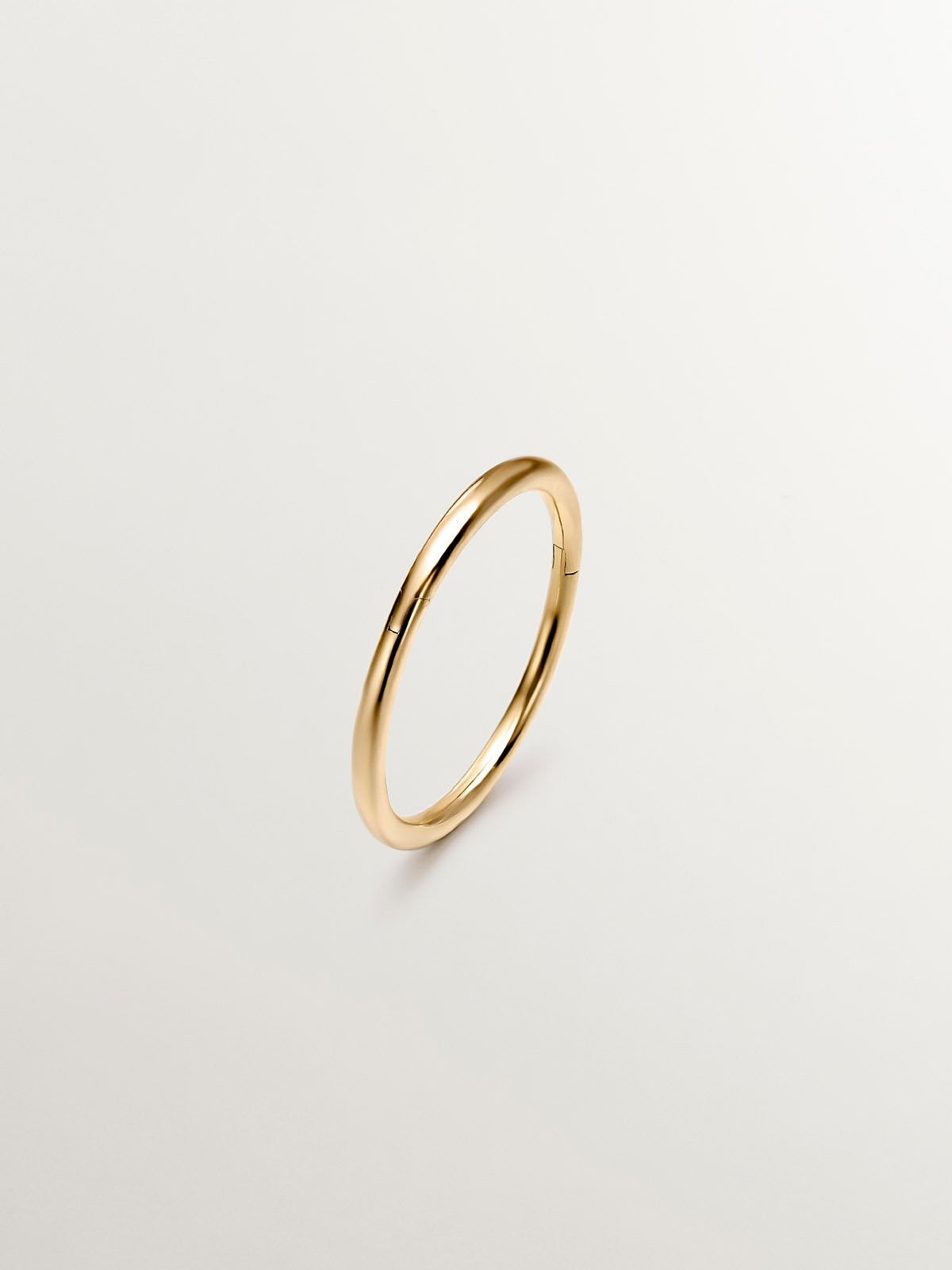 Small individual 9K yellow gold hoop earring
