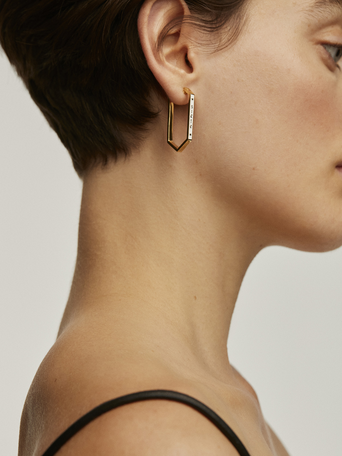 Boucles d'oreilles hexagonales en argent 925 avec émail de couleurs et numéro 7