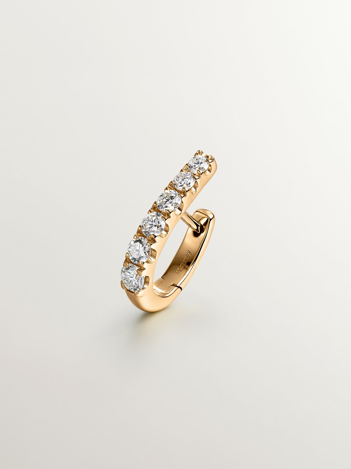 Individual 18K yellow gold hoop earring with diamonds