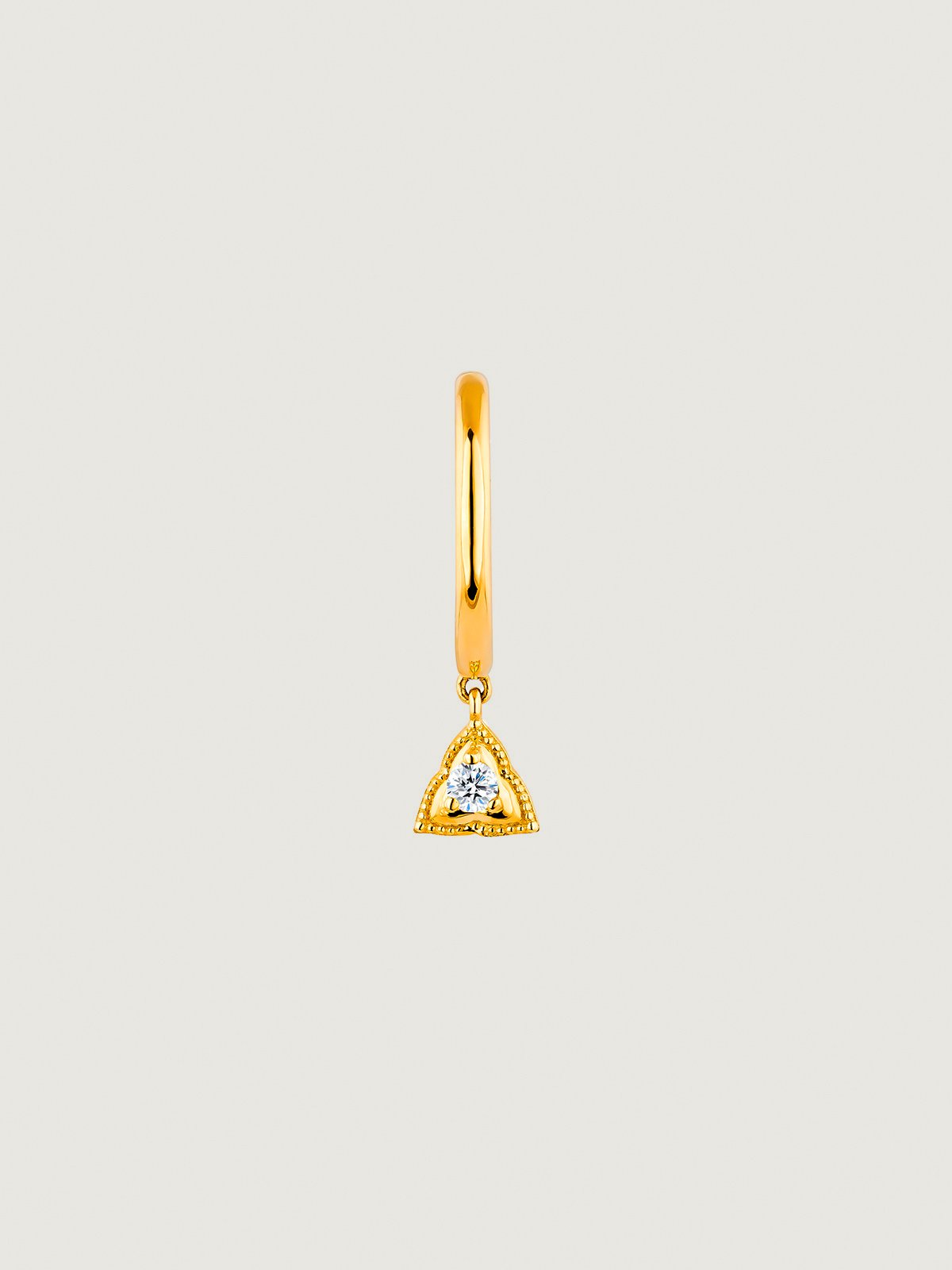 Pendiente individual de aro de oro amarillo de 9K con triángulo y topacio blanco