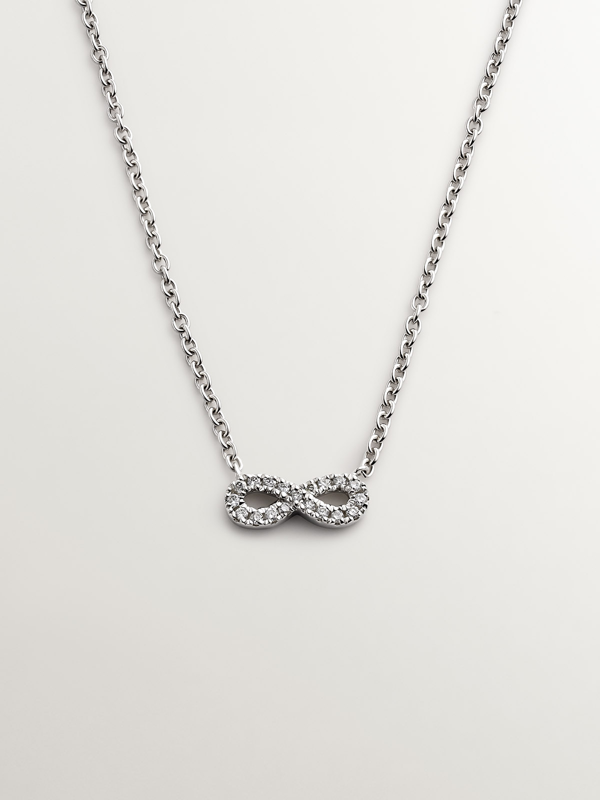 18K white gold pendant with infinity diamonds