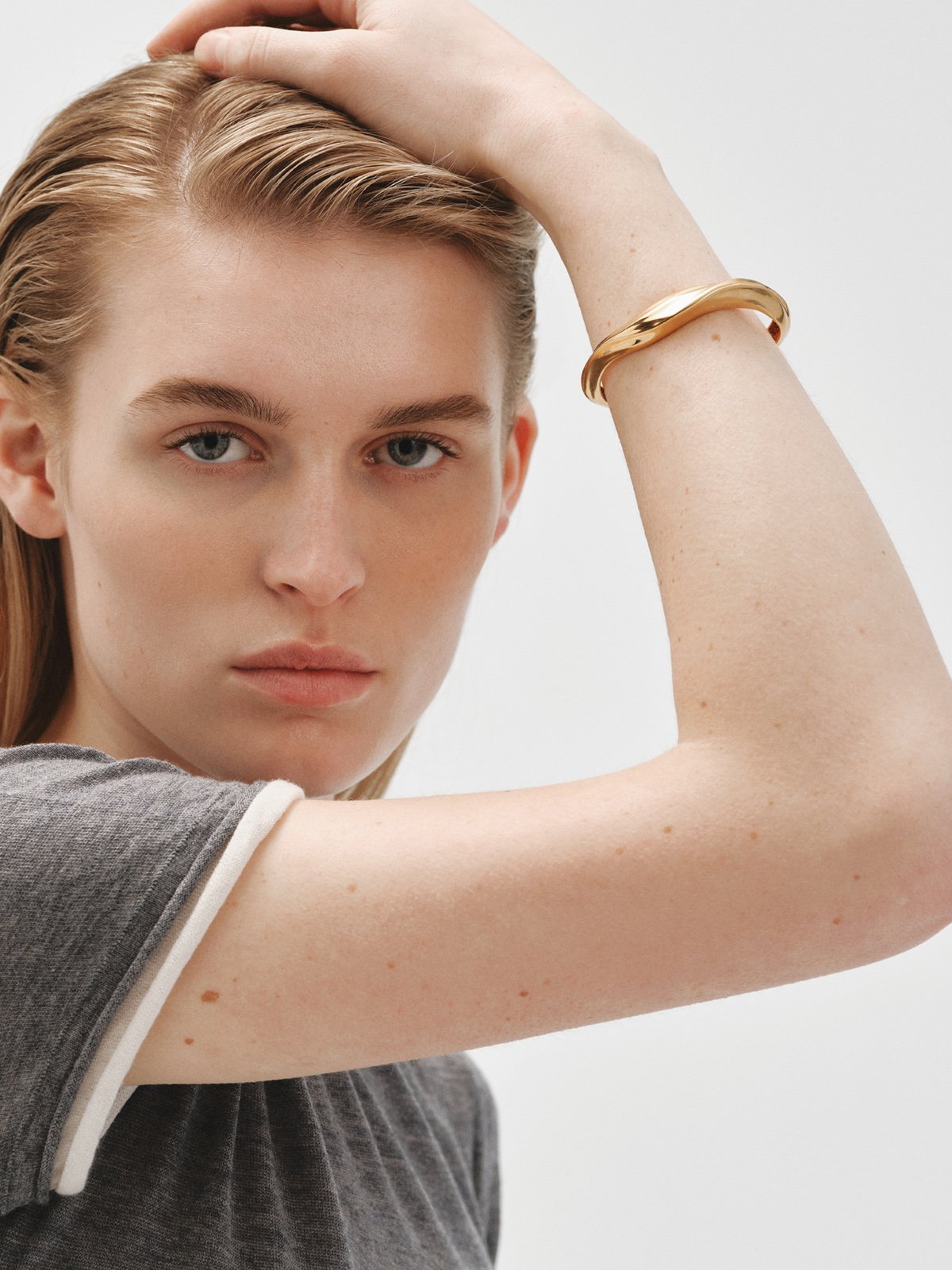 Rigid 18K yellow gold plated 925 silver bracelet with texture