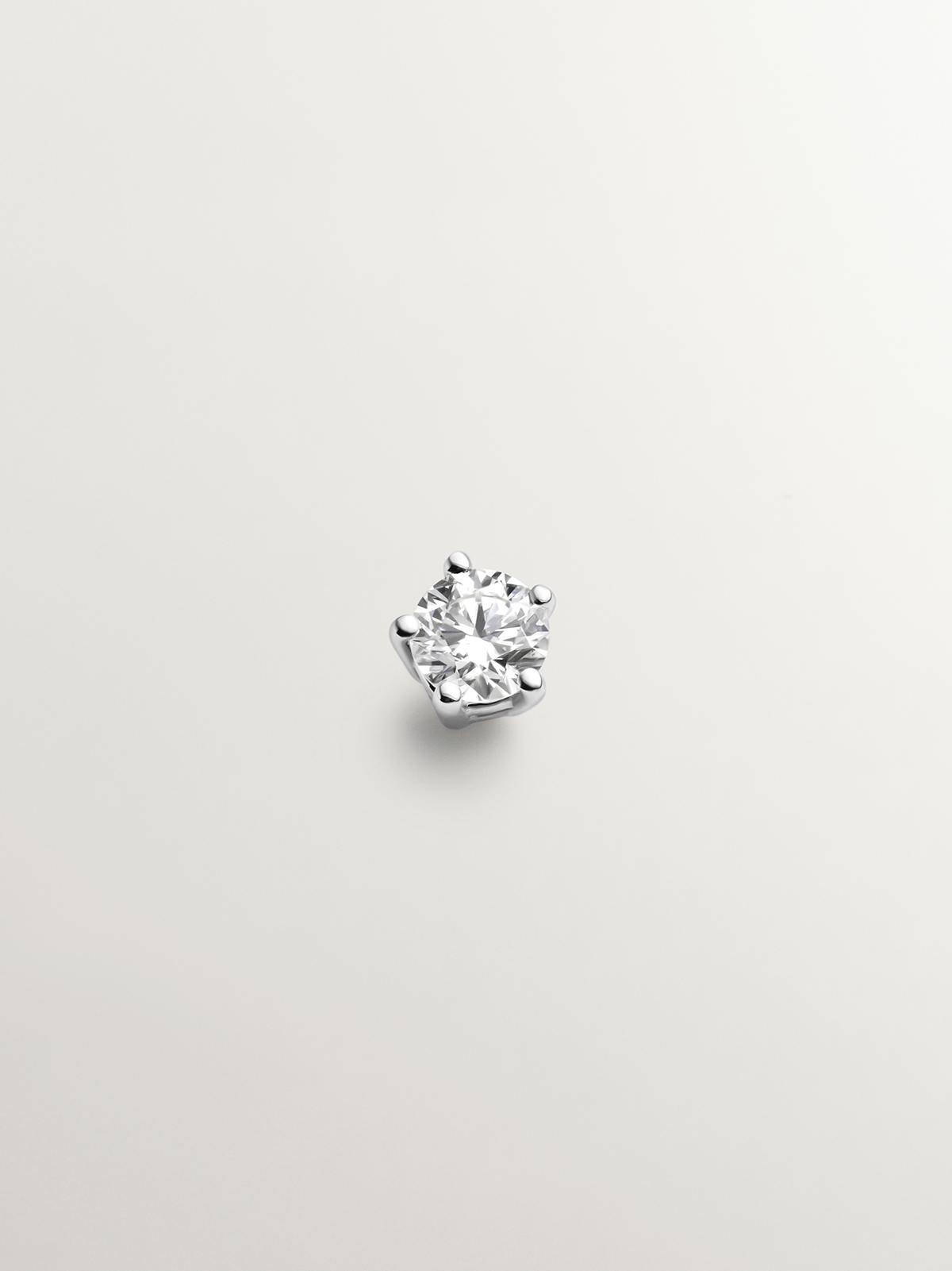 Piercing en or blanc 18K avec diamant de 0,15 cts