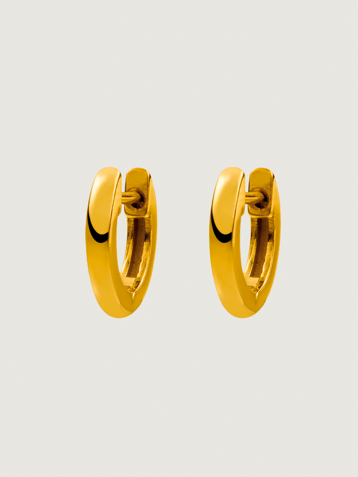 Small 925 silver hoop earrings coated in 18K yellow gold.