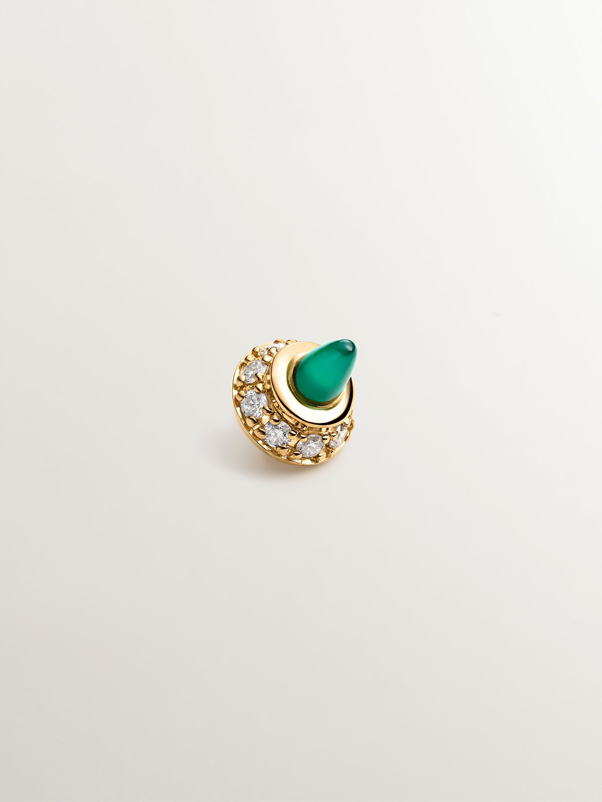 Pendiente individual de oro amarillo de 18K con ónix verde y diamantes blancos